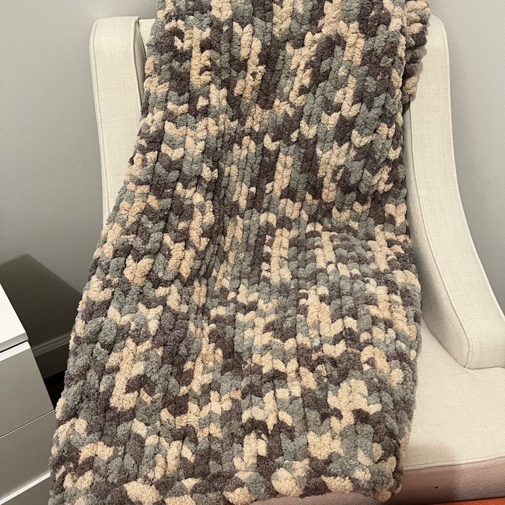 Chunky knitted blanket